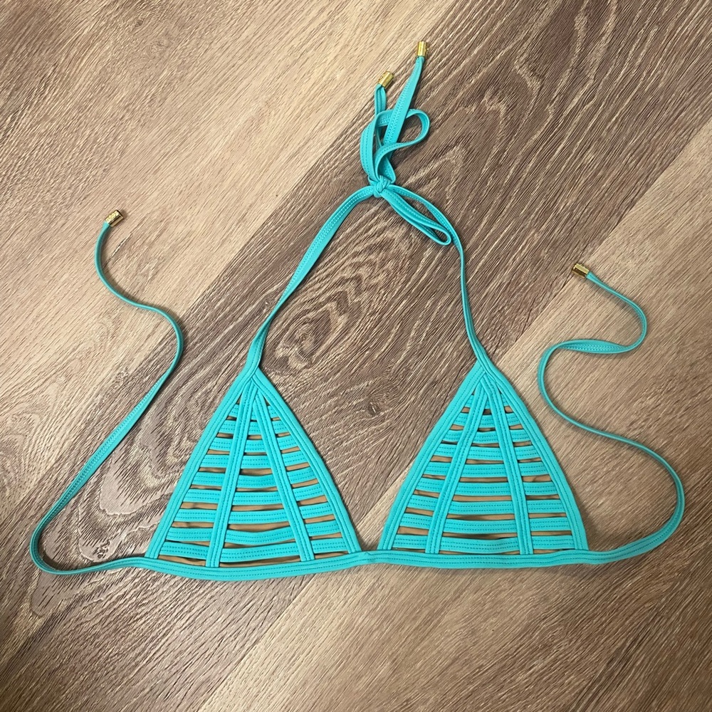 Women’s Beach Bunny bikini top size M